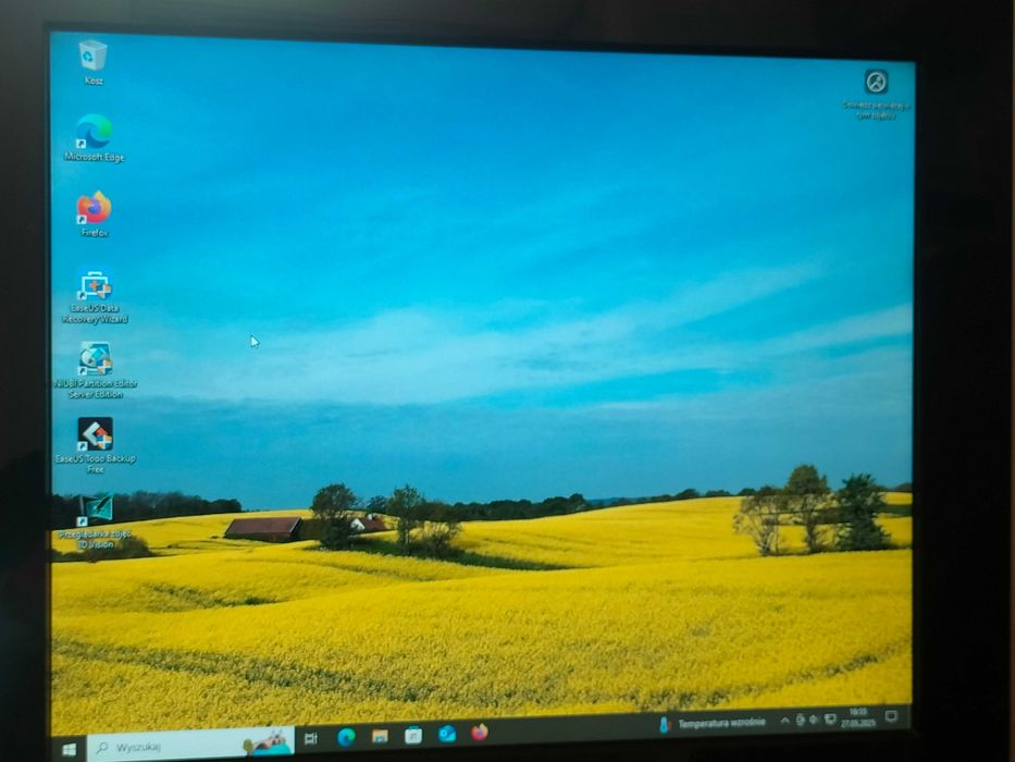 Zestaw, i7 ,komputer stacjonarny ,monitor, klawiatura, myszka.