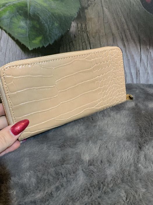 Sprzedam  damski  portfel