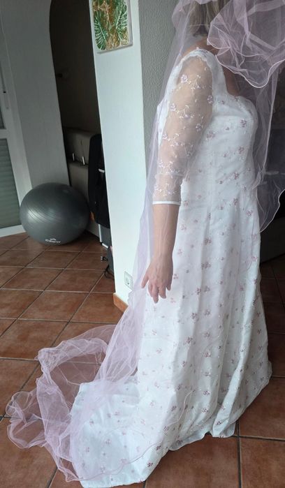 Vestido de Noiva Vintage da Veste Couture c/ Véu e Saiote