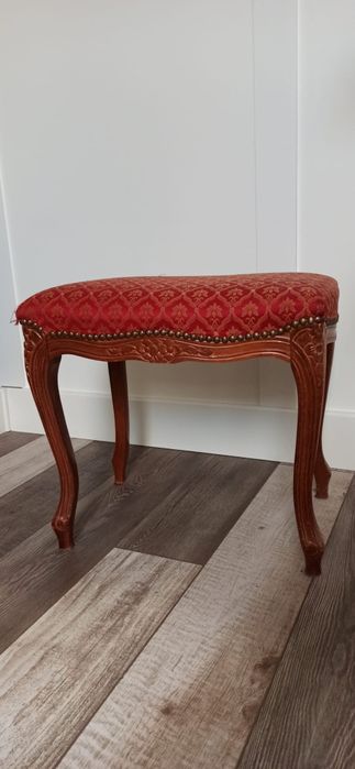 Taboret w stylu  L udwika