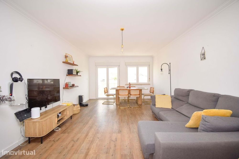 T3+1 no Carregado em Condomínio Fechado com Piscina