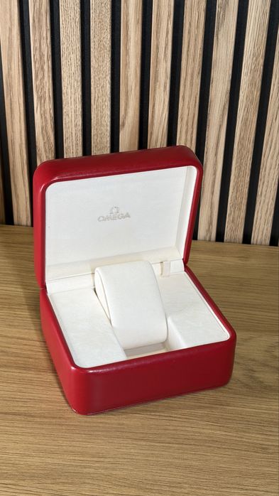 Omega caixa como nova