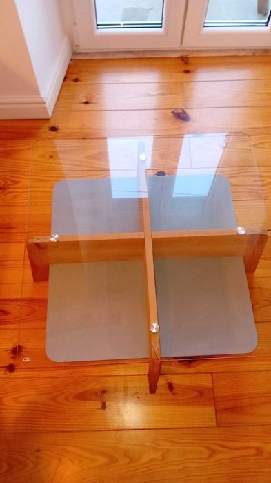 Mesa de centro com bancada de vidro, 62x62cm