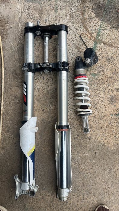 Ktm 690 enduro hysqvarna 710 enduro