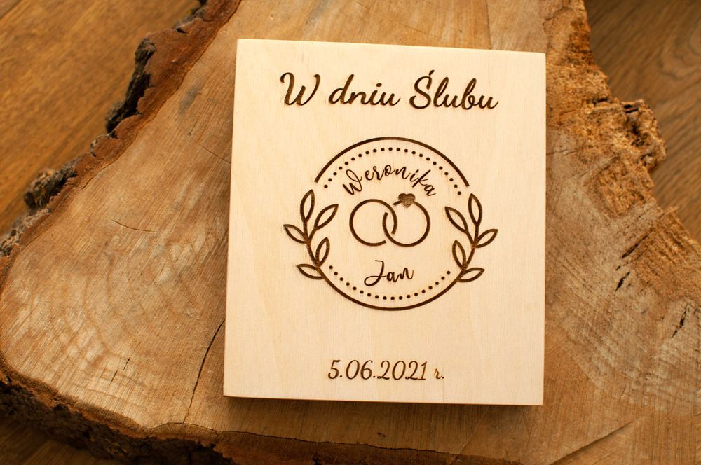 Prezent na ślub - grawerowane drewniane pudełko na pieniądze