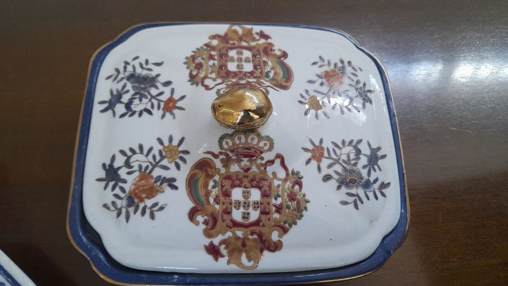 Terrina com brasão de Portugal