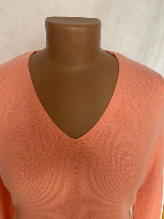 Кашеміровий жіночий светр персикового кольору. Розмір М.