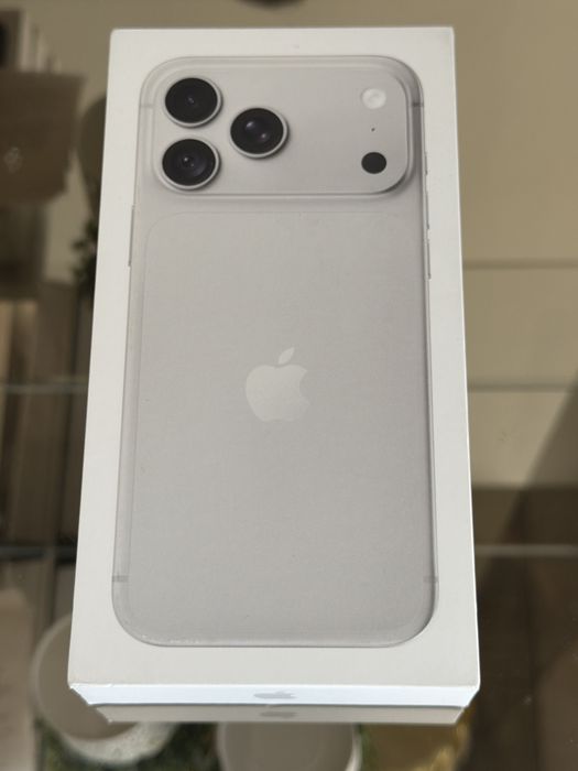 Iphone 18 pro max 256gb silver ( selado )