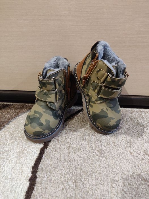 Детские теплые ботинки.Новые,размер 25.