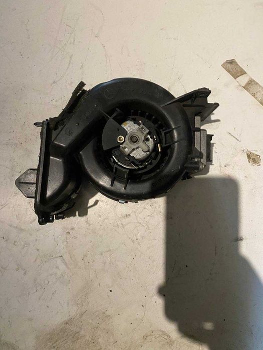 Вентилятор пічки моторчик Mercedes W203 W209 2208209210 A2038300308