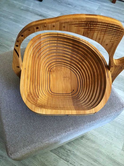 Oryginalny, drewniany składany koszyk w kształcie ryby