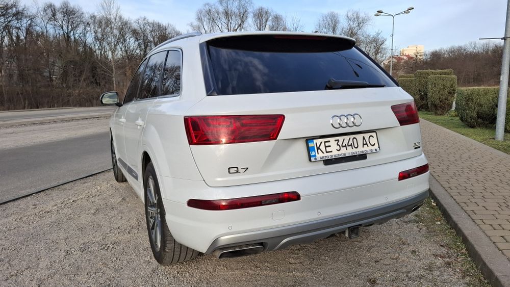 Продам Ауди Q7 m