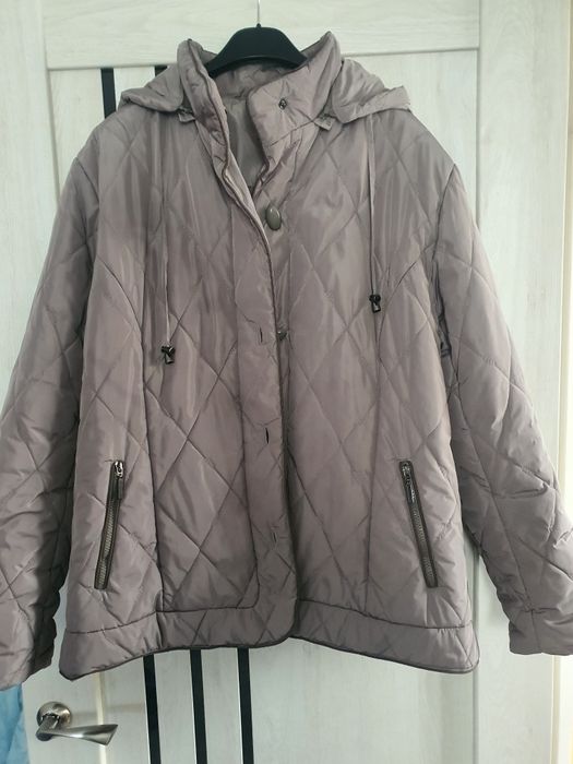 Куртка жіноча сірого кольору