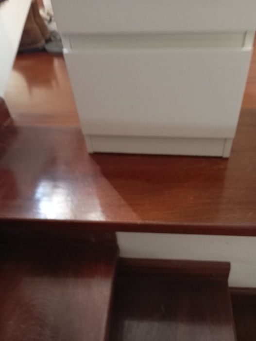 Cómoda branca com 2 gavetas