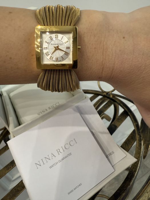 Nina Ricci часы.