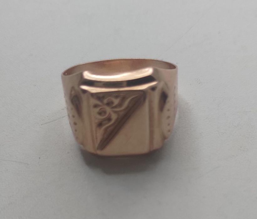 Перстень. Кольцо. Печатка из золота: 585 пробы.