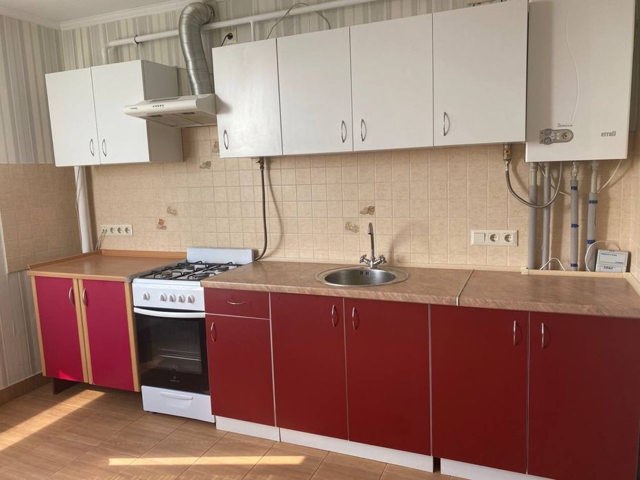 Здам велику однокімнатну квартиру  в центрі Гостомеля, біля школи,газ