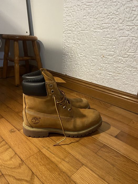 Timberlands- Brown - size 40