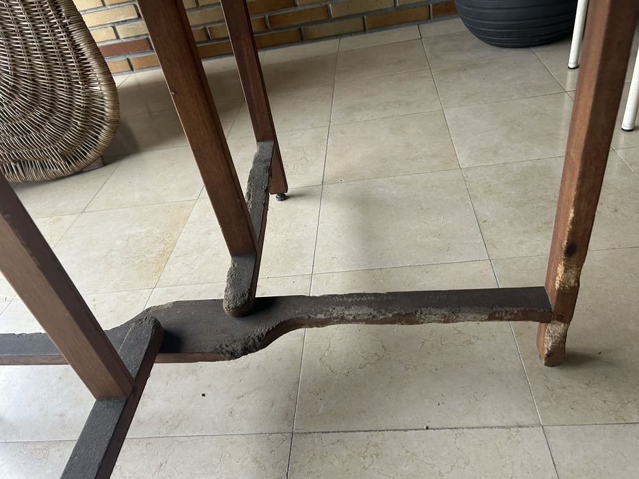 Mesa de exterior de madeira