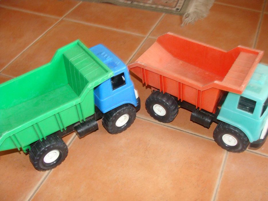 Camiões de Brinquedo Basculantes de Plástico Antigos - Irmãos Melo
