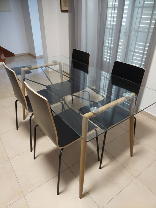 Mesa de jantar e 4 cadeiras