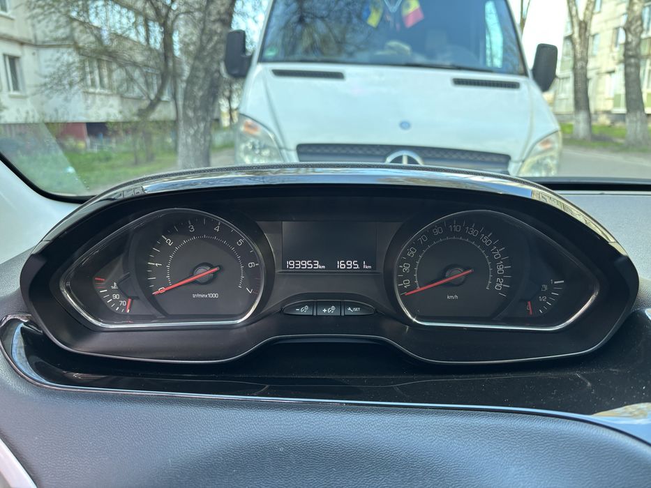 Peugeot 208 1.2 АКПП