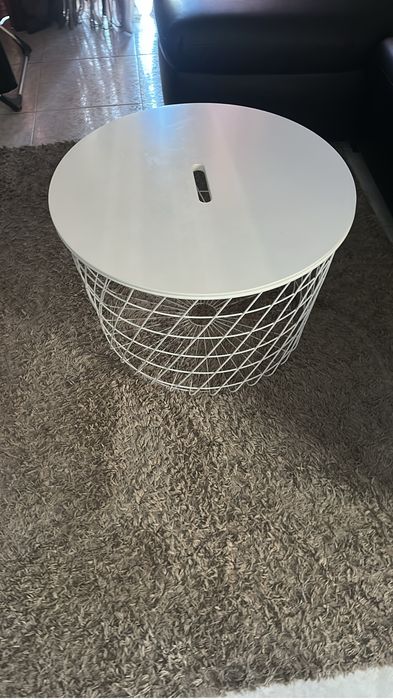 Mesa de centro com tampo de madeira