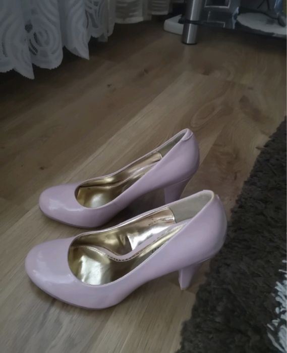 Nowe lakierowanie różowe buty na obcasue 38