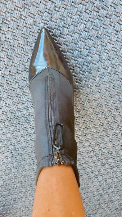 Moda num botim preto e elastano tam 36