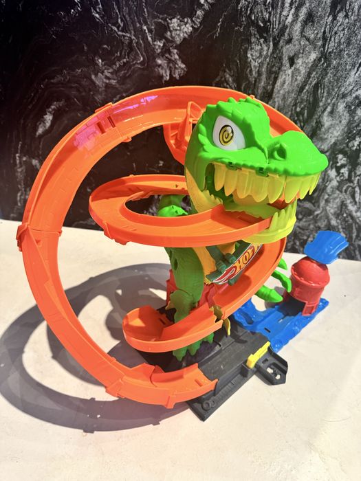 Hot wheels dinozaur