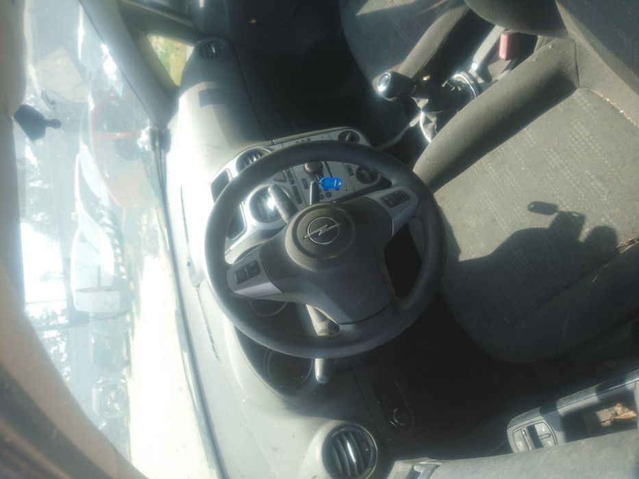 Opel Corsa D para peças. Motor A13DTC, portas, airbags etc.