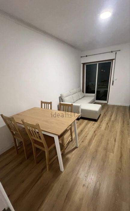 Alugo quarto na costa
