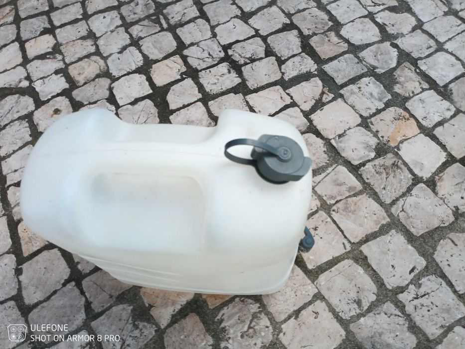 Jerrican de plástico transparente com torneira de descarga, 20 litros