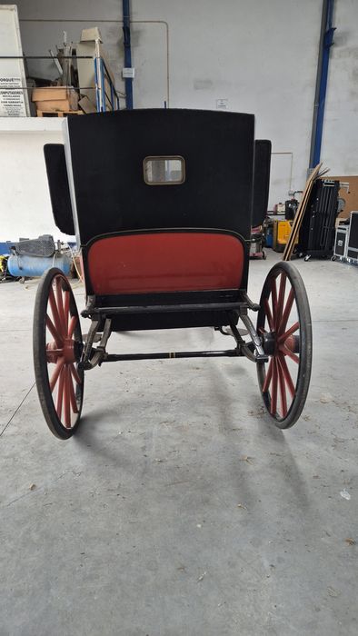 Coche modelo coupê.