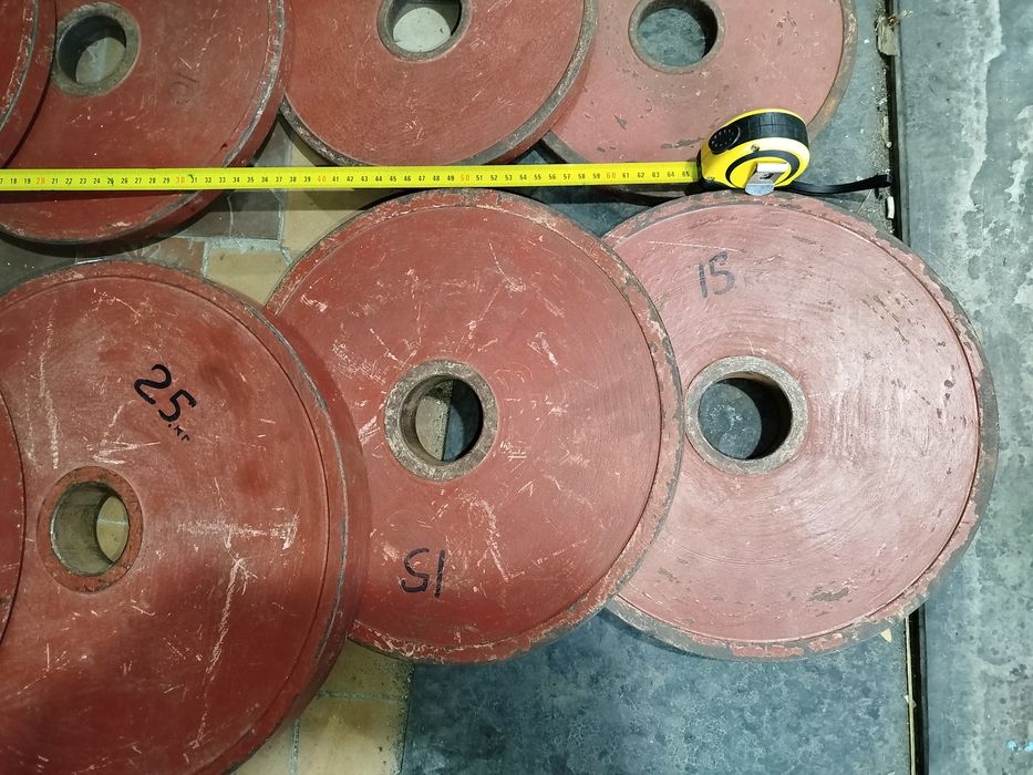 Блины для штанги 55 мм. 25 кг, 15 кг, 10 кг и 5 кг. И гантели 10,20 кг