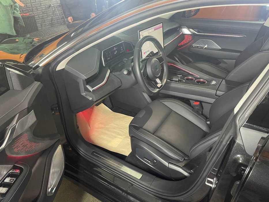 Продам Zeekr 001