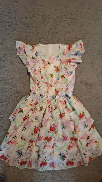 Piękna sukienka okazjonalna  122-130