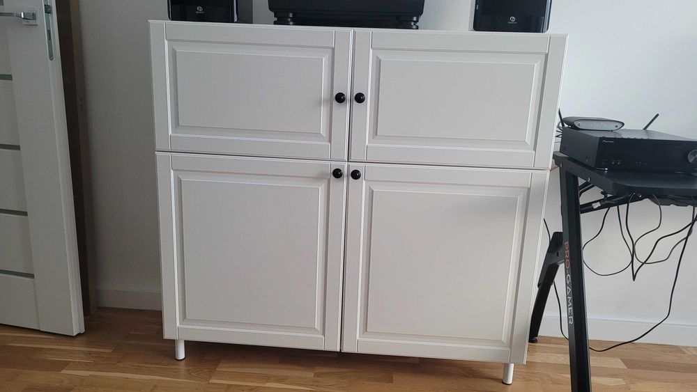 Ikea Besta szafki z frontami białe