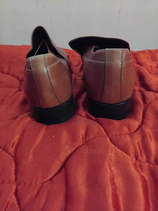 Sapatos vintage cabedal castanhos,sola fina borracha ótimo estado 45