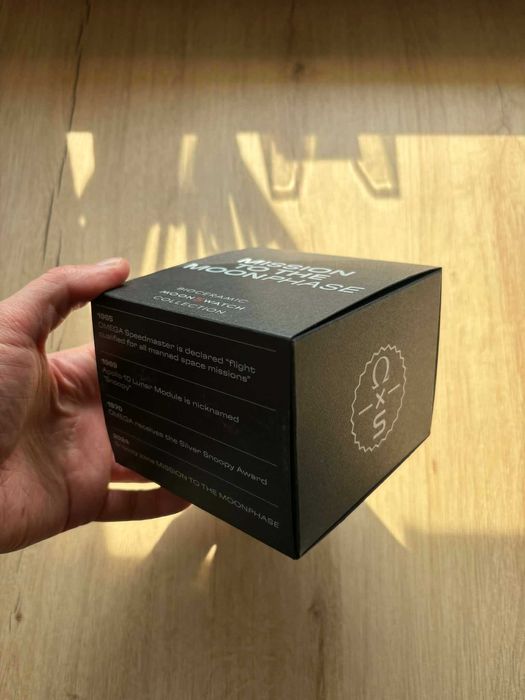 Omega x Swatch Moonswatch Mission to the Moonphase Snoopy New Moon