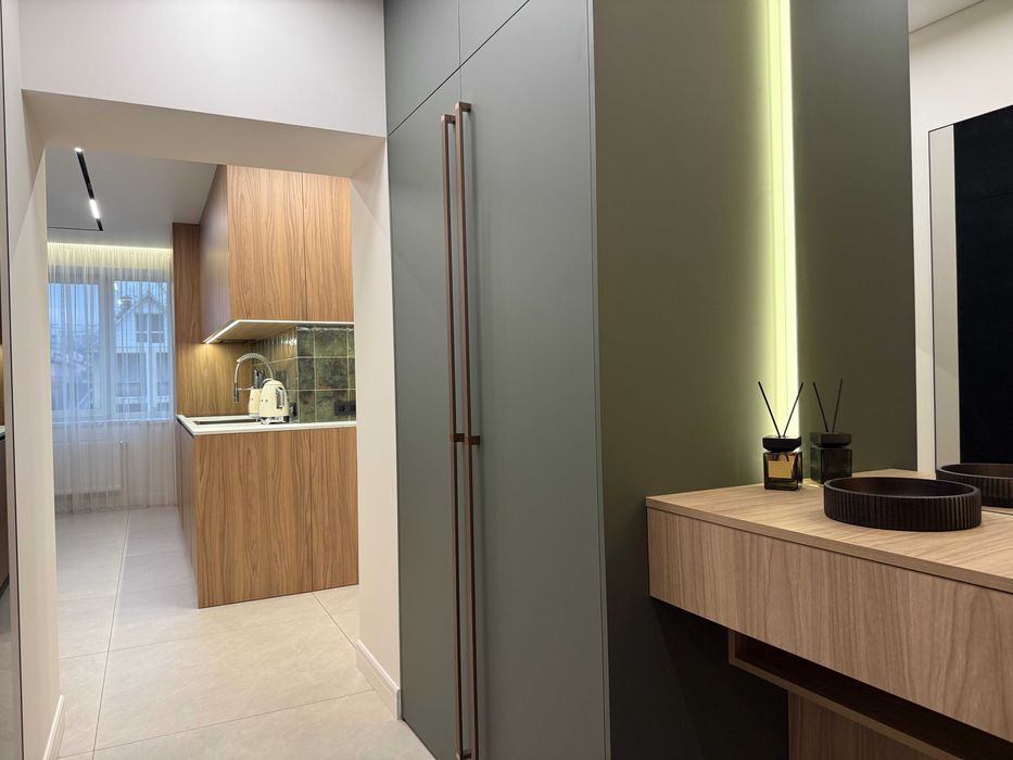 Величезна квартира з дизайнерським ремонтом в самому Центрі.  Газ