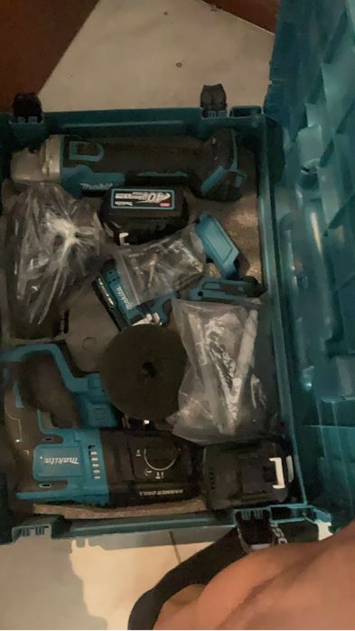 Kit Makita ,nao leva carregador ,motivo de venda  vou voltar para o brasil