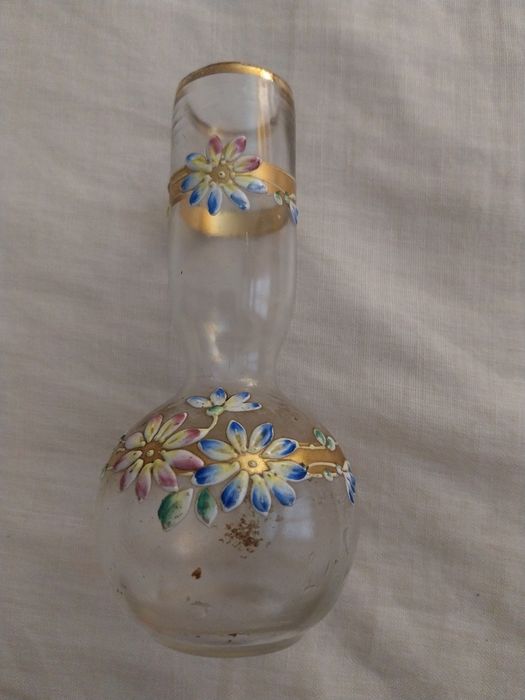 Jarra em vidro antigo com decoração floral e dourados – c. 1900