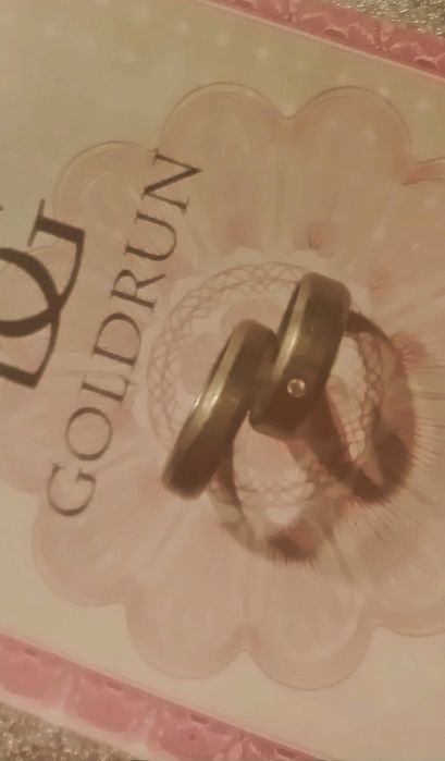 Nowoczesne obrączki tytanowe, fazowane z cyrkonią