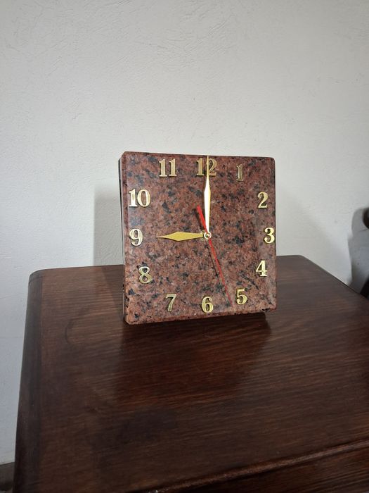 Ексклюзивні годинники з натурального каменю.