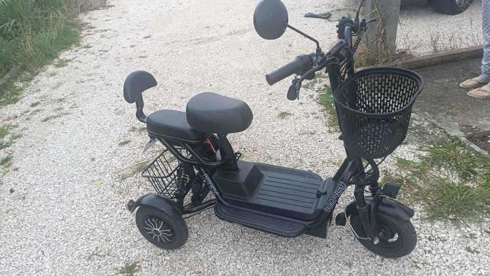 Triciclo NOVO ! comprado em outubro, não foi utilizado, excelente para idosos e pessoas com baixa mobilidade.