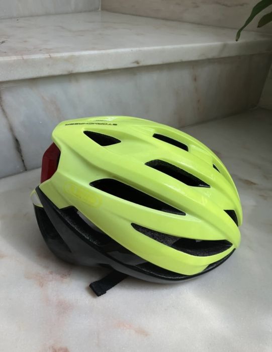 Capacete abus amarelo flurescente