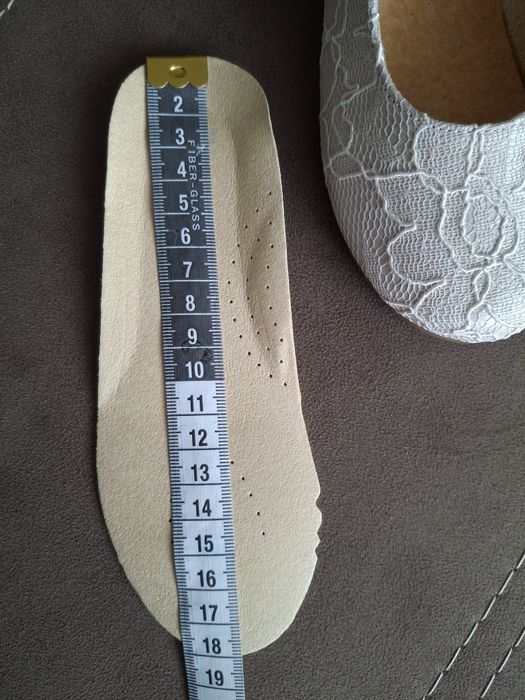 Туфлі для дівчинки, нові, розмір 27 – шкіра, лак, гіпюр