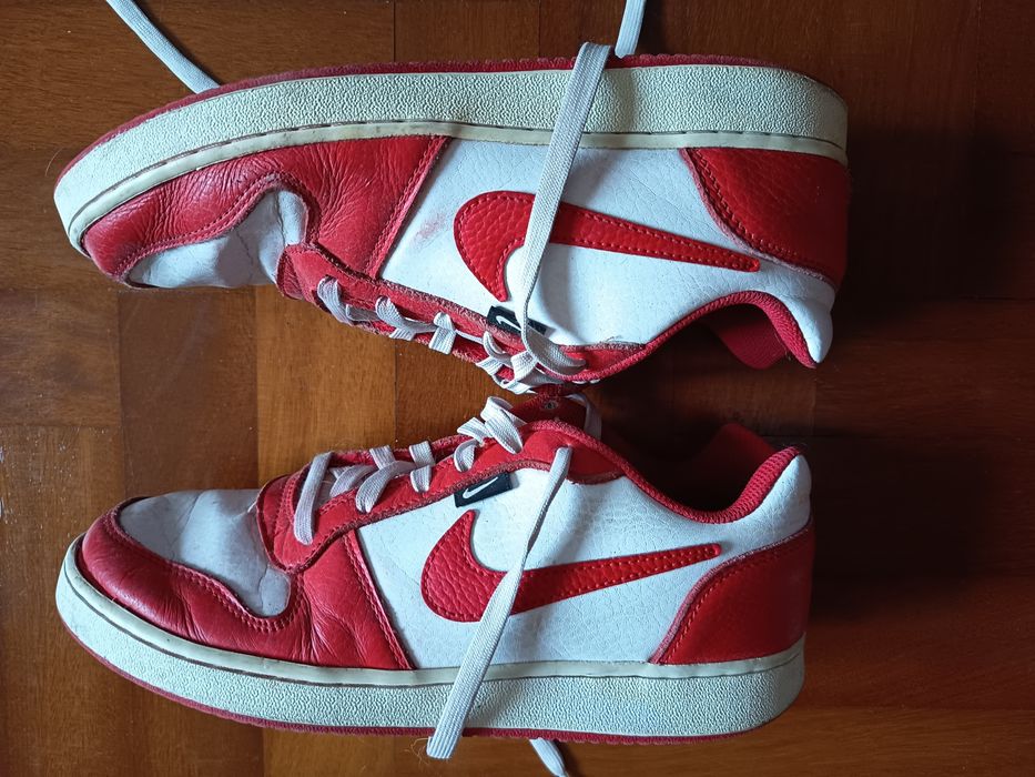 Nike lows pretos, brancos e vermelhos