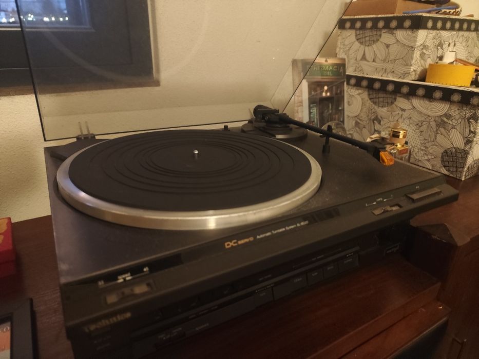 Amplificador e leitor de vinil technics